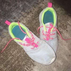 roshe run sneakers
